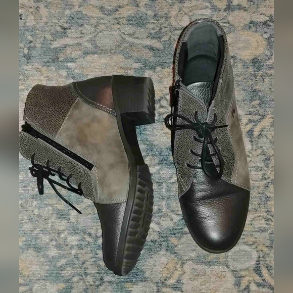 Milano Suave grey heeled booties - Picture 9 of 10